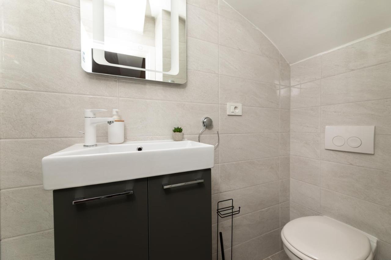 Apartments Neptun Baška Eksteriør bilde