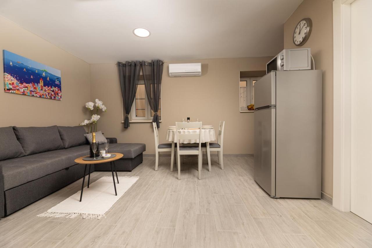 Apartments Neptun Baška Eksteriør bilde